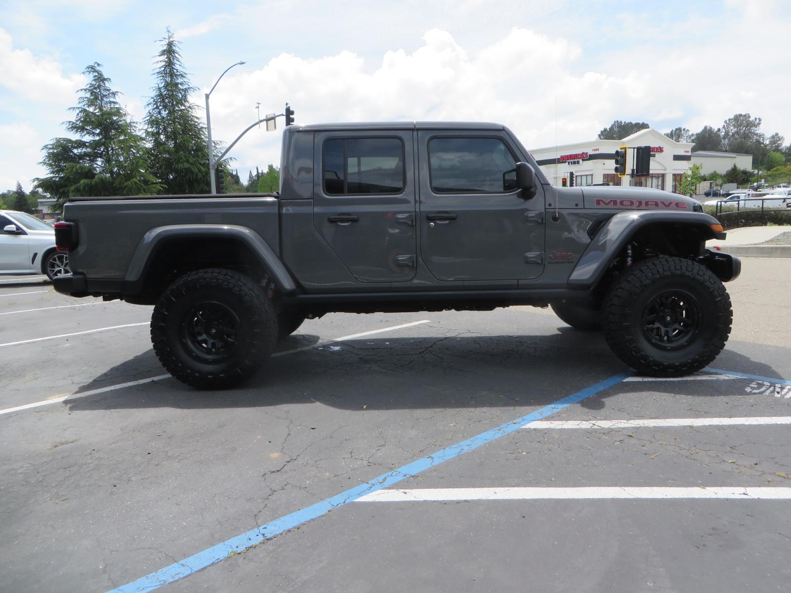 2021 Sting Grey /BLACK Jeep Gladiator Gladiator Mojave (1C6JJTEG4ML) with an 3.6L V6 engine, automatic transmission, located at 2630 Grass Valley Highway, Auburn, CA, 95603, (530) 508-5100, 38.937893, -121.095482 - Mojave Galdiator featuring a Readylift 4" suspension system, 37" Nitto Ridge Grappler tires, 17" Fuel Ammo wheels, Rugged Ridge bed cover, and window tint. - Photo #3